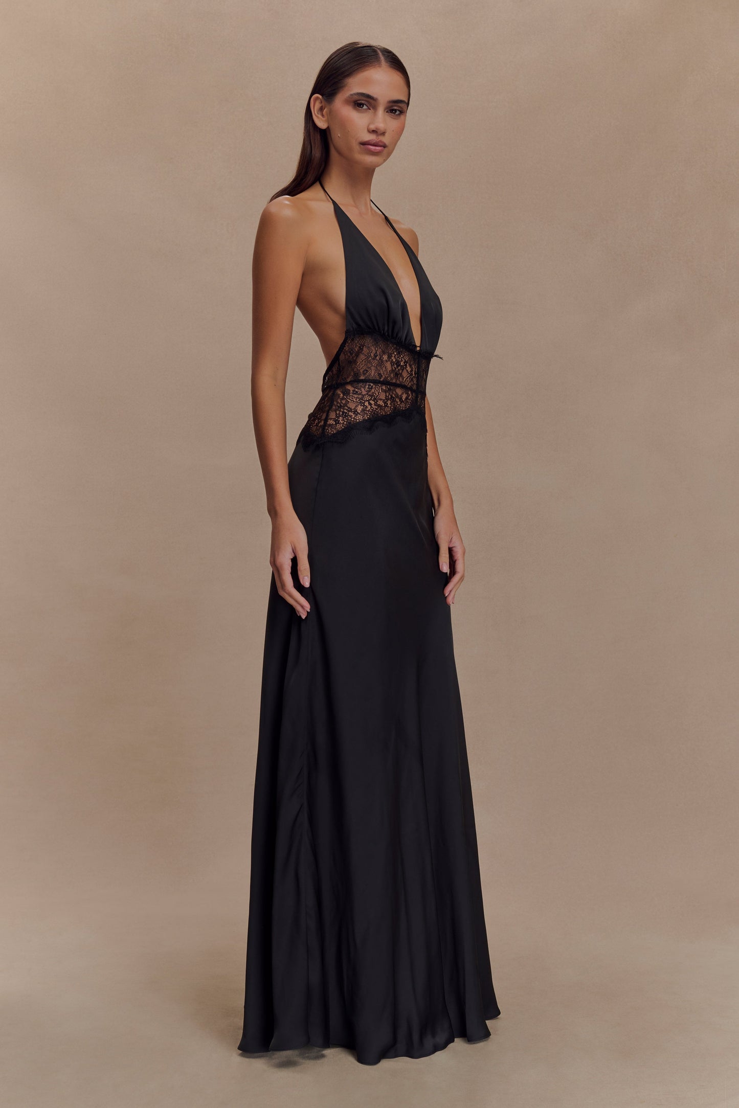 Velina - Elegant Lace and Satin Gown