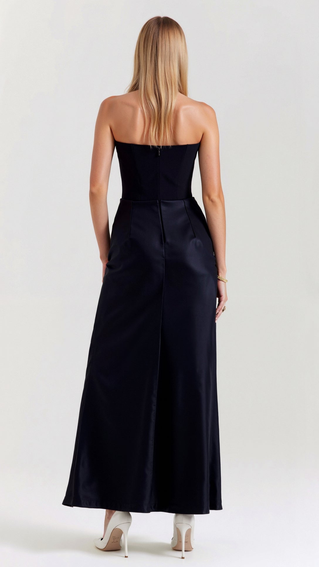 Esmeralda - Elegant Long Dress with Fitted Bodice
