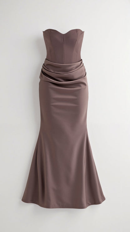Esmeralda - Elegant Long Dress with Fitted Bodice