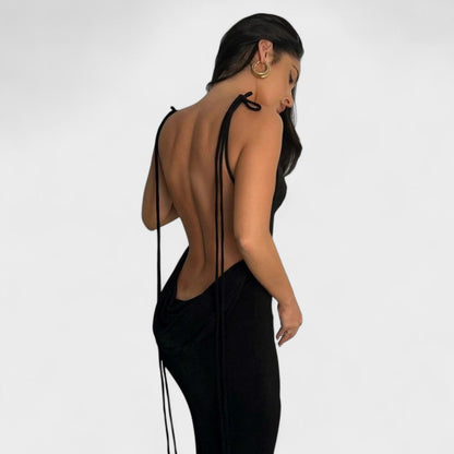 Luna - The Dress That Embraces Your Curves