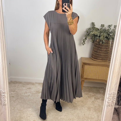 Ana - Classic Comfort Dress